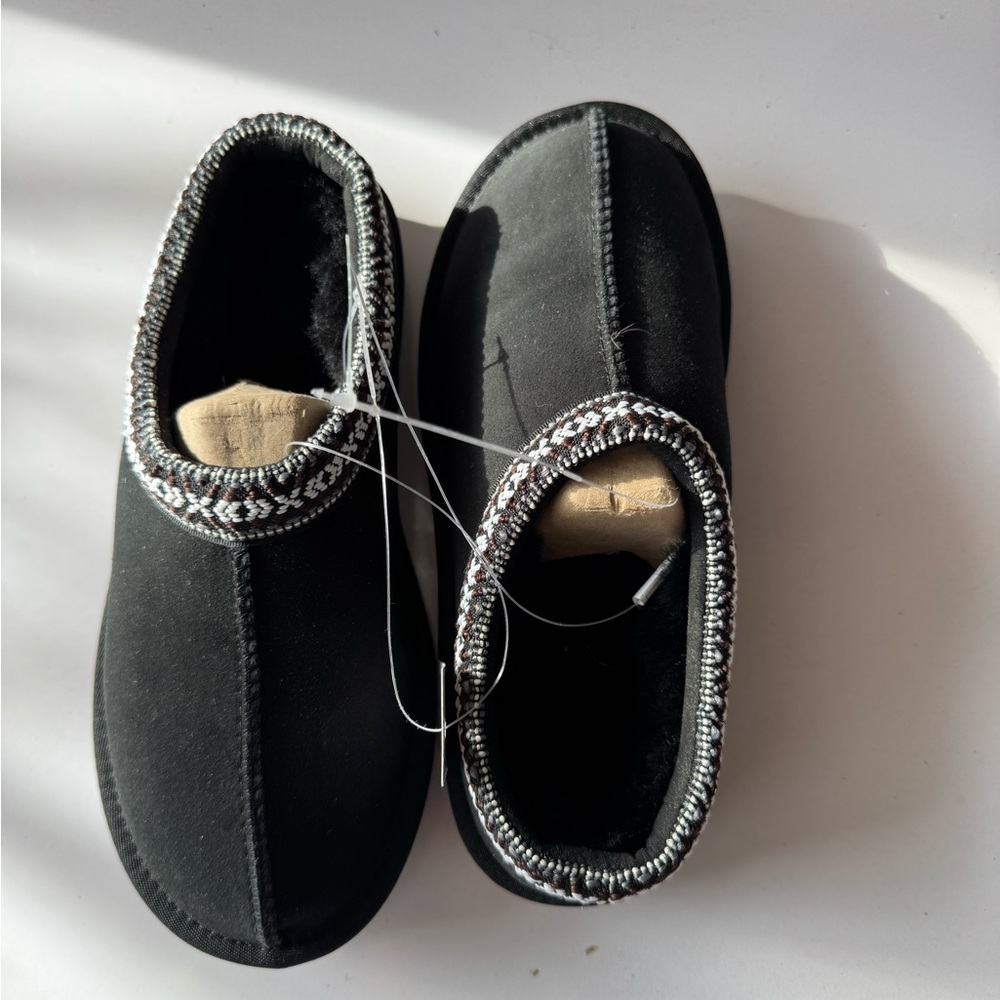 kirkland signature Unsex Shearling Slipper Black Ladies Size 8/Men Size 7